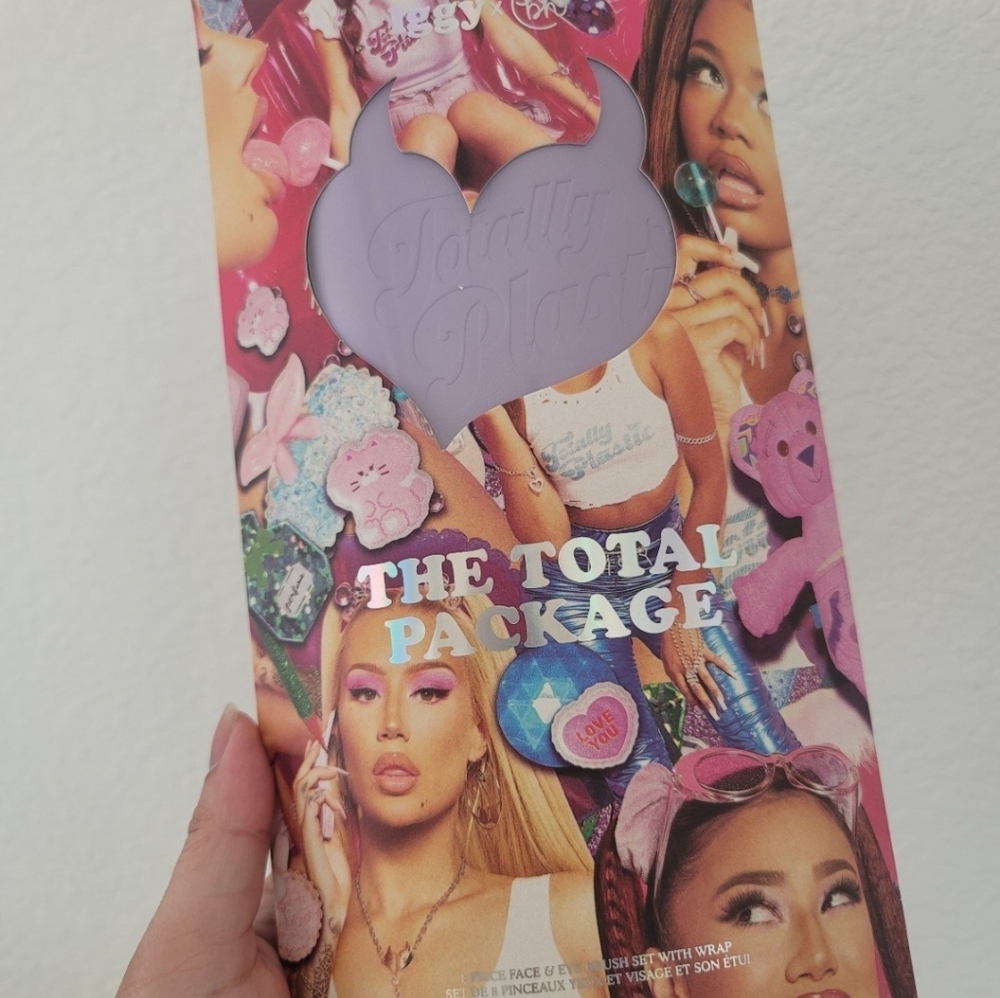 Limited Edition bh Totally Plastic brush set